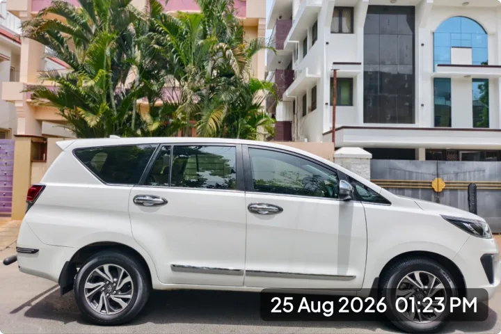 Toyota Innova Crysta 2.4V (Mt) photo 2